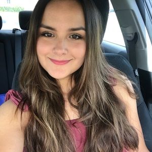 Meet your Posher, Claudia